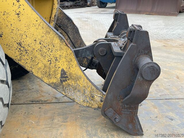 Колісний навантажувач Caterpillar 972MXE