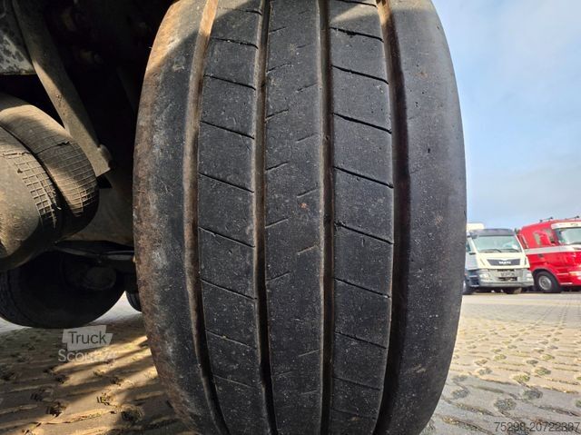 Auflieger mit Walkingfloor STAS S300ZX /ADR Typ EX II, FL, OX, AT / 2 Liftachsen