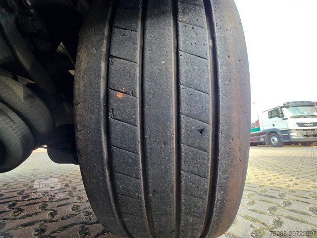 Auflieger mit Walkingfloor STAS S300ZX /ADR Typ EX II, FL, OX, AT / 2 Liftachsen