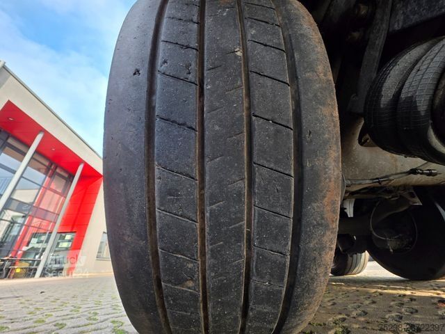 Auflieger mit Walkingfloor STAS S300ZX /ADR Typ EX II, FL, OX, AT / 2 Liftachsen