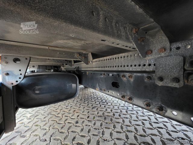 Samochód ciężarowy typu furgon MAN TGL 12.220 4x2 BL / Ladebordwand