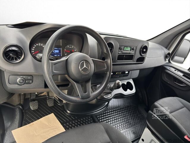 Furgon blaszak Mercedes-Benz Sprinter 211 CDI Kasten Standard