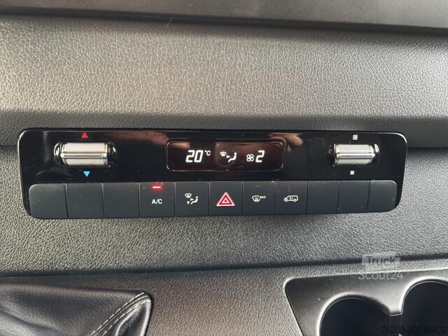 Furgon blaszak Mercedes-Benz Sprinter 211 CDI Kasten Standard