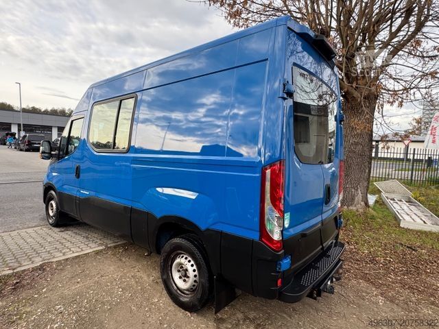 Furgão de painéis IVECO Daily Kasten 35S18 /6 Sitze/ 3.0L / 3,5T Anh.