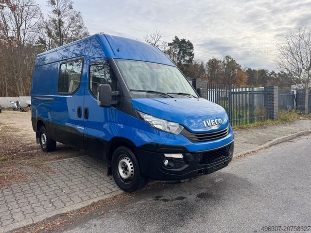 Slēgtais furgons IVECO Daily Kasten 35S18 /6 Sitze/ 3.0L / 3,5T Anh.
