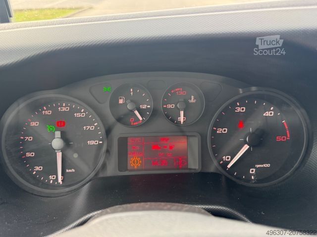 Furgão de painéis IVECO Daily Kasten 35S18 /6 Sitze/ 3.0L / 3,5T Anh.