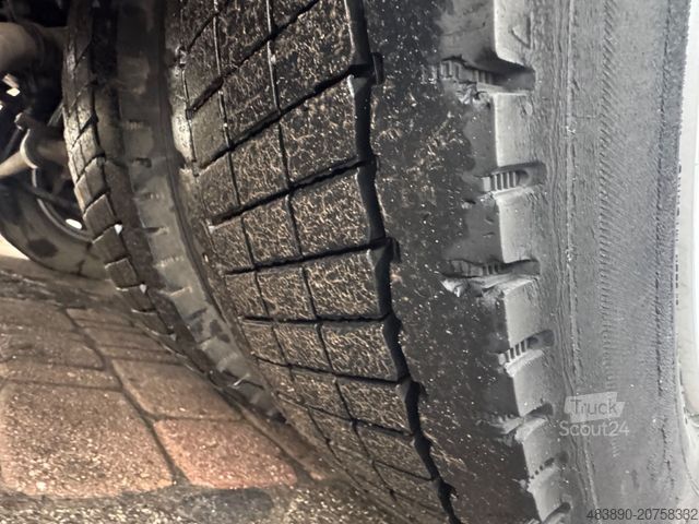 Dzērienu kravas automašīna MITSUBISHI Canter 9C18/LBW/2xAHK/B-B/Top-Zustand