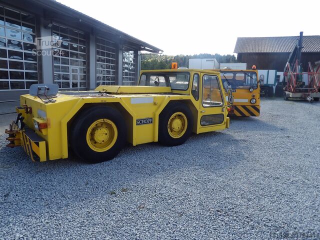 Autocamion cu destinație specială Schopf Goldhofer V8 PUSHBACK Airport Trucks bis 250 ton