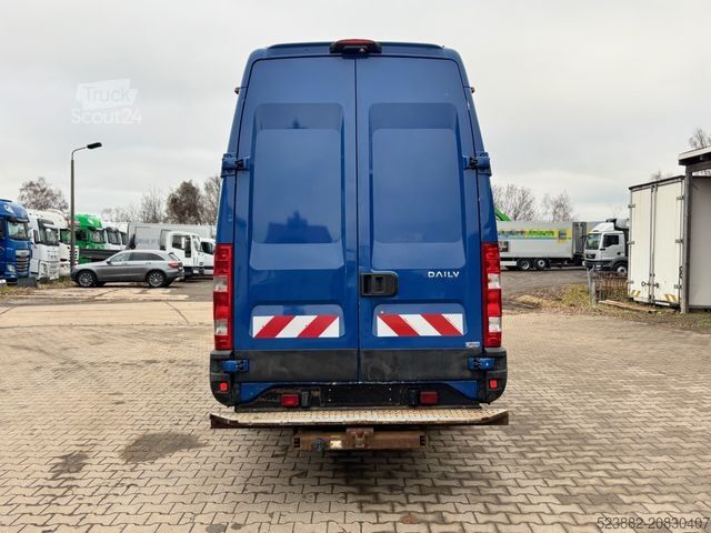 Furgon z wysokim dachem IVECO Daily 70C17 Regale*AHK*NL 3,8t*3Sitze*nur 185tkm