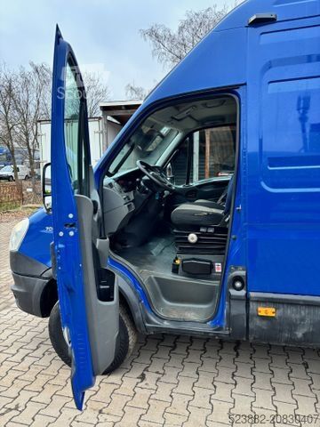 Furgon z wysokim dachem IVECO Daily 70C17 Regale*AHK*NL 3,8t*3Sitze*nur 185tkm