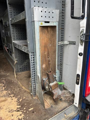 Furgon z wysokim dachem IVECO Daily 70C17 Regale*AHK*NL 3,8t*3Sitze*nur 185tkm