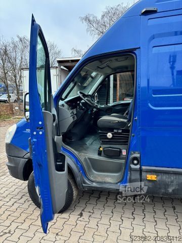 Furgon z wysokim dachem IVECO Daily 70C17 Regale*AHK*NL 3,8t*3Sitze*nur 185tkm