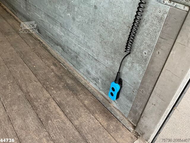 валіза Volvo FL 250 Euro 6 met Dhollandia laadklep