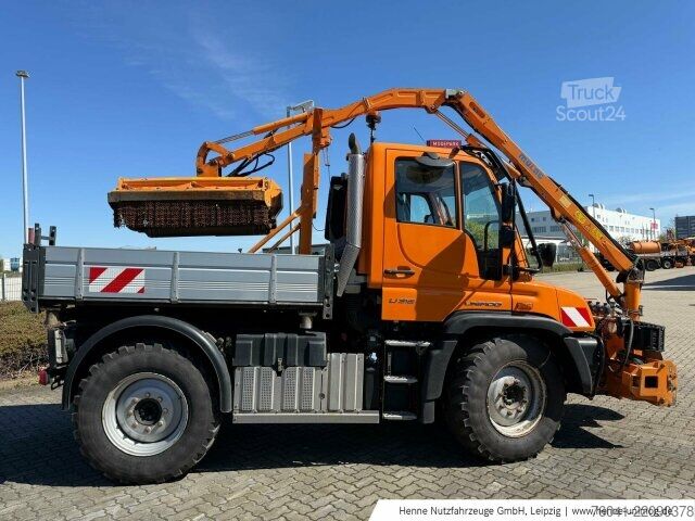 Селскостопанска машина Mercedes-Benz Unimog U 318