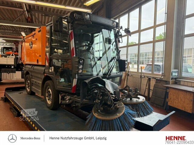 Селскостопанска машина Aebi Kompaktkehrmaschine Swingo 200