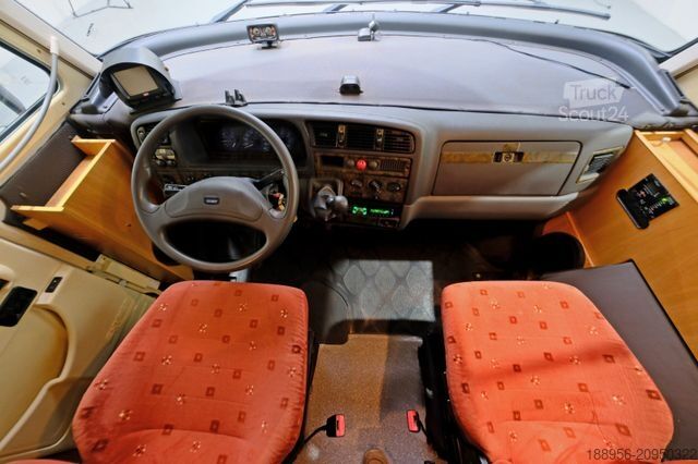 Autorulotă integrată HYMER/ERIBA B 694 G/Festbett+Hubbett/Klima/Solar/Bar-Version