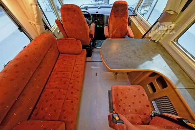 Autorulotă integrată HYMER/ERIBA B 694 G/Festbett+Hubbett/Klima/Solar/Bar-Version