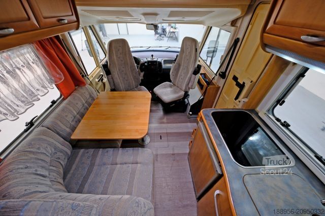 Autorulotă integrată HYMER/ERIBA B 524/Automatik/Festbett+Hubbett/Klima/Solar/DPF