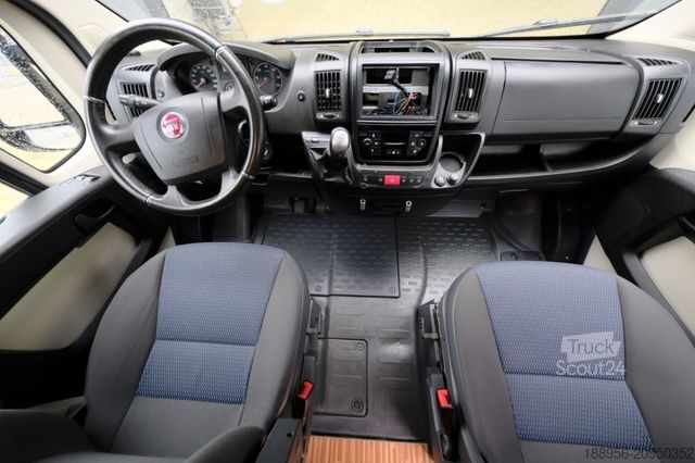 Camper PÖSSL Roadcruiser-Automatik-Einzelbetten-Anhänerkupplu