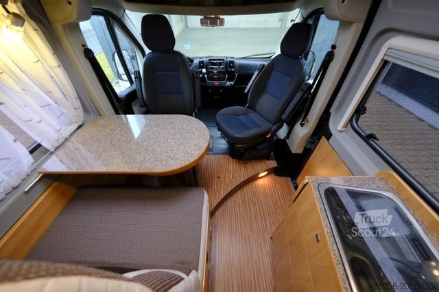 Camper PÖSSL Roadcruiser-Automatik-Einzelbetten-Anhänerkupplu