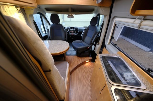 Camper PÖSSL Roadcruiser-Automatik-Einzelbetten-Anhänerkupplu