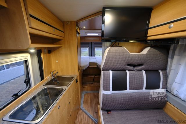 Camper PÖSSL Roadcruiser-Automatik-Einzelbetten-Anhänerkupplu