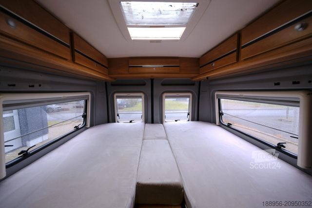 Camper PÖSSL Roadcruiser-Automatik-Einzelbetten-Anhänerkupplu