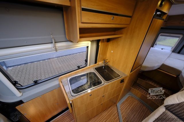 Camper PÖSSL Roadcruiser-Automatik-Einzelbetten-Anhänerkupplu