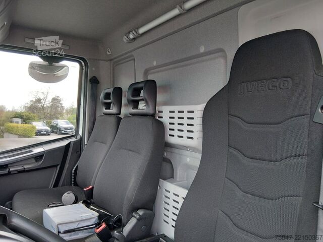 Camion caisson Iveco EuroCargo ML 75 E 19/P LBW Türe im Koffe