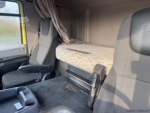 Standaard-SZM DAF CF 330 Slaapcabine