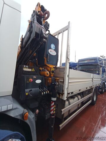 Grue montée sur camion DAF LF 18T LF 320 CV con gru EFFER
