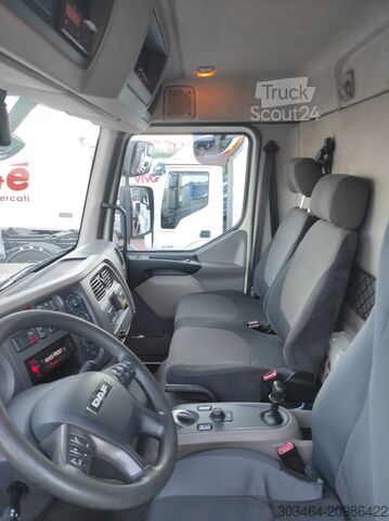 Grue montée sur camion DAF LF 18T LF 320 CV con gru EFFER