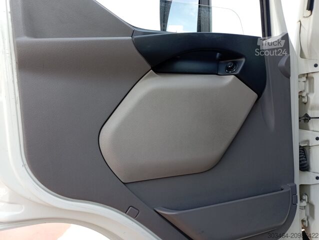 Gru montata su autocarro DAF LF 18T LF 320 CV con gru EFFER