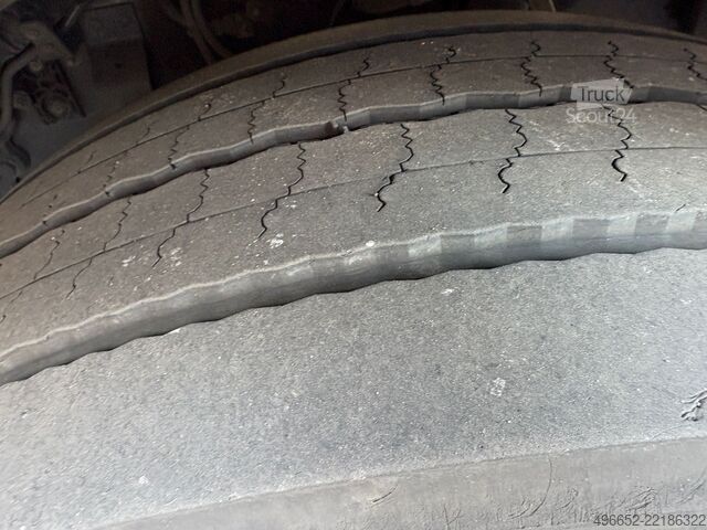 Tracteur routier standard DAF XG+ 530
