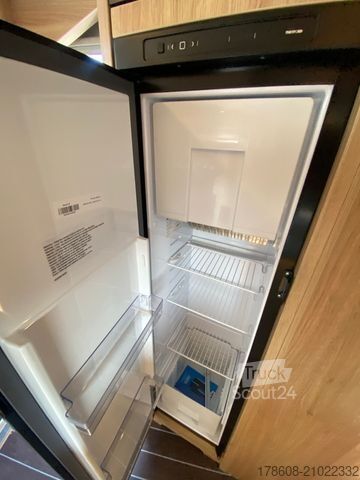 Camping-car semi-intégré KNAUS Sky Wave 700 MEG 4,4t, 160PS, 5-Sitze + Hundebox