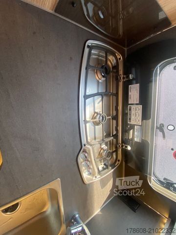 Camping-car semi-intégré KNAUS Sky Wave 700 MEG 4,4t, 160PS, 5-Sitze + Hundebox