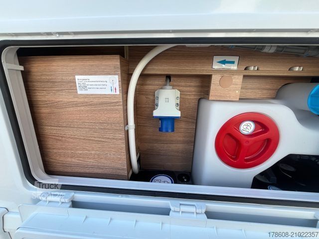 Camping-car semi-intégré WEINSBERG CaraSuite 550 MG 165PS Auto, AHK, nur 5,99 mtr