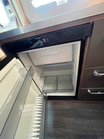 Camping-car semi-intégré WEINSBERG CaraSuite 550 MG 165PS Auto, AHK, nur 5,99 mtr