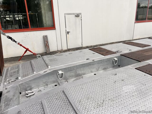 Remorque surbaissée Möslein ST 3  3 Achs Satteltieflader neu