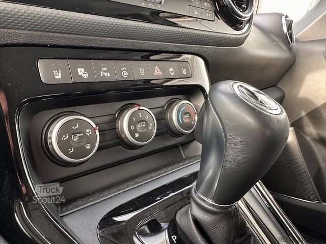 Minibus MERCEDES-BENZ T 180 d STYLE+LED+Navi+Klima+Kamera+Tempomat+