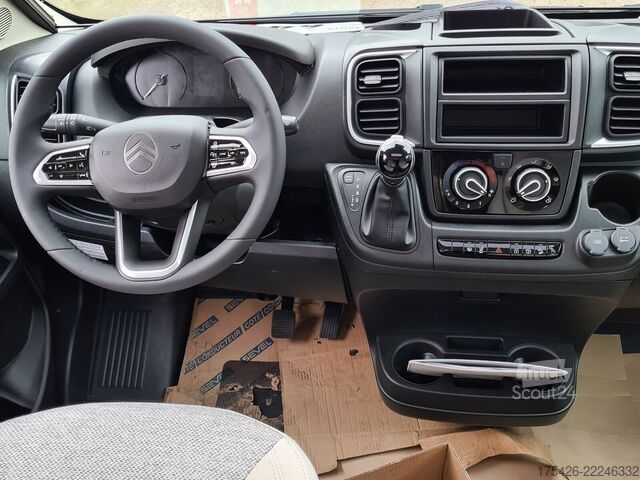 Напівінтегрований кемпер CARADO V 347 *Safety-Paket m. ACC*pro+ Paket*