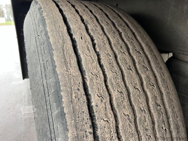 Box semitrailer SCHMITZ CARGOBULL SKO24 / Trockenkoffer / Koffer  / SAF / Lift