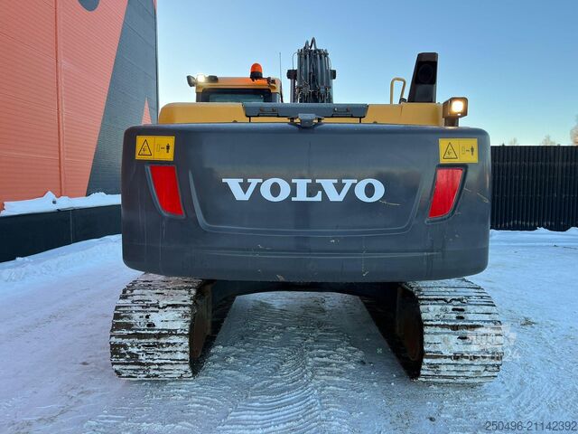 Grävmaskin på larvband Volvo EC 220 DL ORIGINAL HOURS ! / ROTOTILT / CENTRAL...