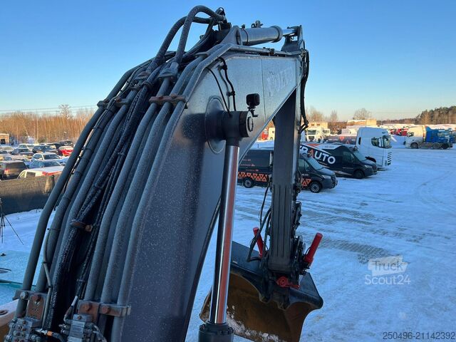 Grävmaskin på larvband Volvo EC 220 DL ORIGINAL HOURS ! / ROTOTILT / CENTRAL...