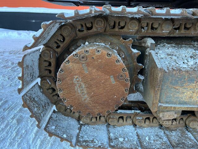 Grävmaskin på larvband Volvo EC 220 DL ORIGINAL HOURS ! / ROTOTILT / CENTRAL...