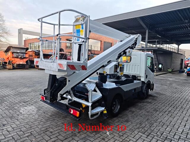 Підйомна платформа Nissan Cabstar 35.12 NT400 Palfinger P240A