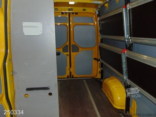 Furgoneta de caja alta VOLKSWAGEN CRAFTER 35 2.0 TDI DSG *KLIMA*REGALSYSTEM*KAMERA