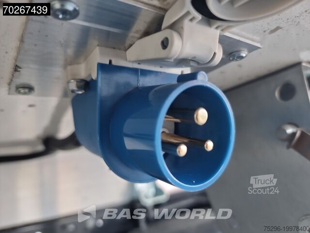 Advanced Emergency Brake System. Lane Assist. Speed Warning. Intelligent Speed Limiter. Adaptive Cru Iveco Daily 35S18 3.0L Koelwagen Vriezer Thermoking V...