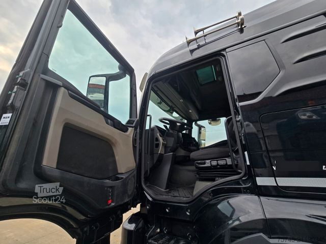 Camion forestier MAN TGS 33.520*TAJFUN HOLZLADEKRAN-FUNK*STAHLSCHEMEL