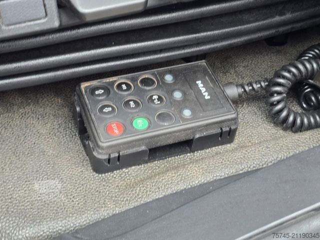 Camion forestier MAN TGS 33.520*TAJFUN HOLZLADEKRAN-FUNK*STAHLSCHEMEL